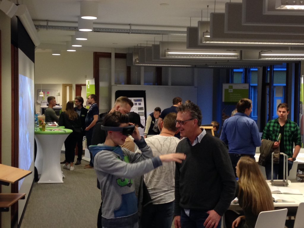 shekiba_K's tweet photo. Mooie opkomst op de open dag @bouwkunde en #bouwtechnische bedrijfskunde van @SaxionBB https://t.co/uXAl8M2MGh