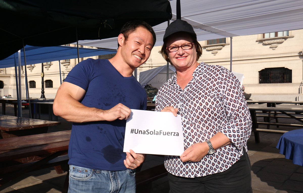 noticiauno1's tweet photo. RT nancylange_: Gracias al congresista KenjiFujimoriH por venir a donar.
#UnaSolaFuerza https://t.co/SQcfLrdaQN