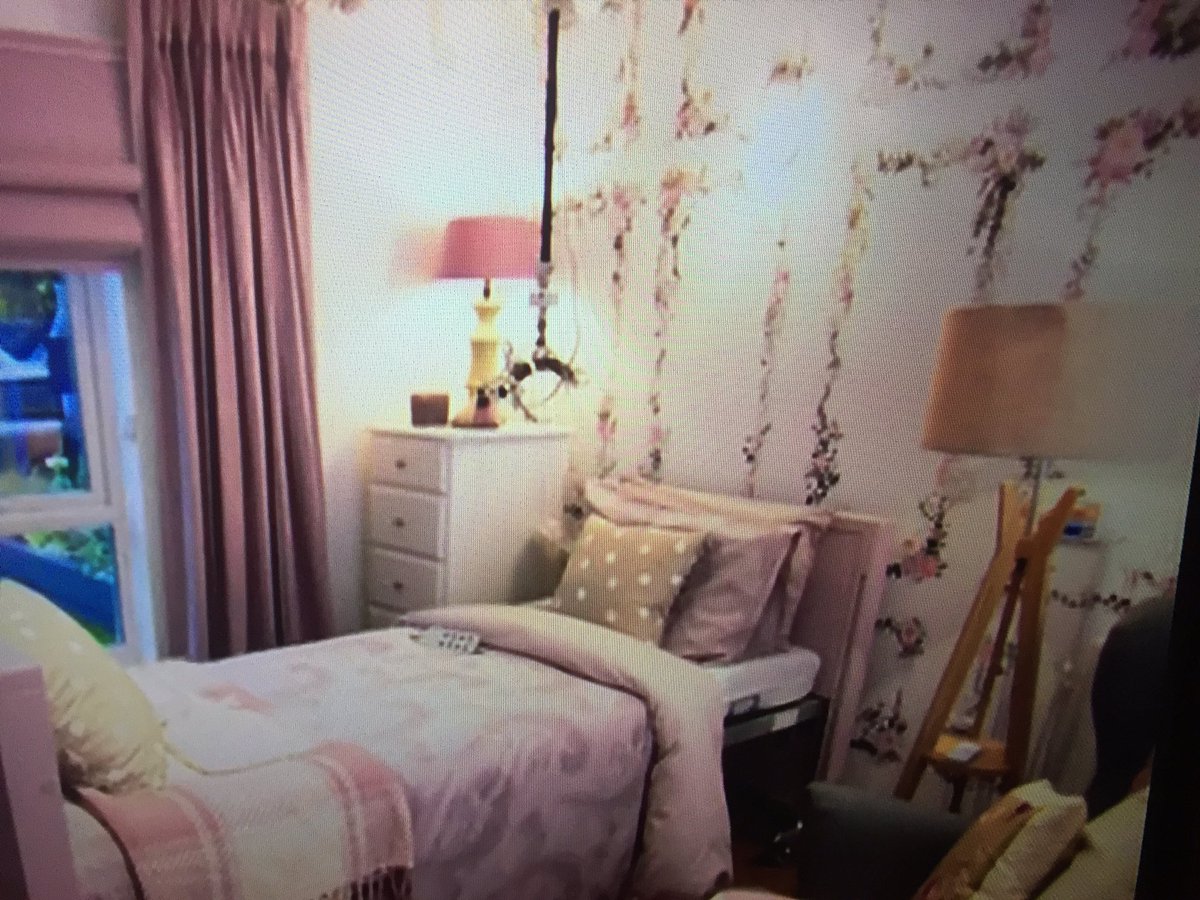 Create_A_Wall's tweet photo. Who's watching #DIYSOS #TheBigBuild featuring wallpaper designed by @LlewelynBowen and supplied by Create a Wall #beautiful https://t.co/hW5907T0Fz