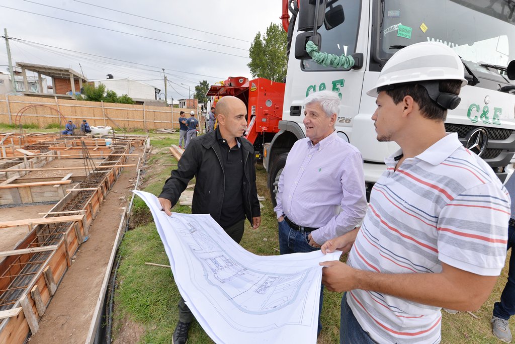 dosurbanos's tweet photo. https://t.co/HaGsADiWii @AndreottiLuis supervisó la construcción de la nueva UDI para el complejo ‘Barrios Unidos’ @sebascanellas https://t.co/WHy5MbWklv