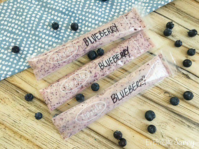MyEverydaySavvy's tweet image. Recipe to make your own berry to-go yogurts w/ @Zipzicle1 squeeze bags.  #noaddedsugar  bit.ly/2785rzn