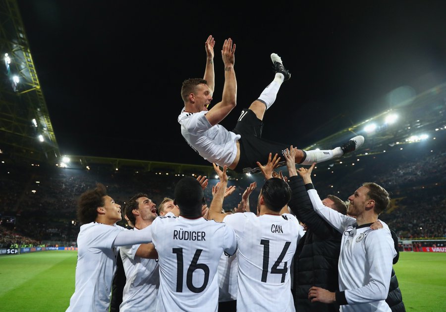 Robert Lewandowski Sends Instagram Message To Lukas Podolski Givemesport