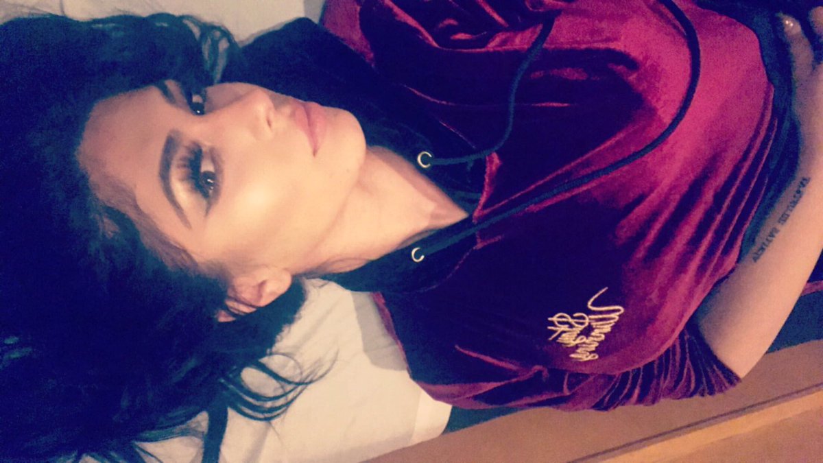 VenusVerssace's tweet image. What you doin #ChasinGalaxies 💕👽🔥#staywinning