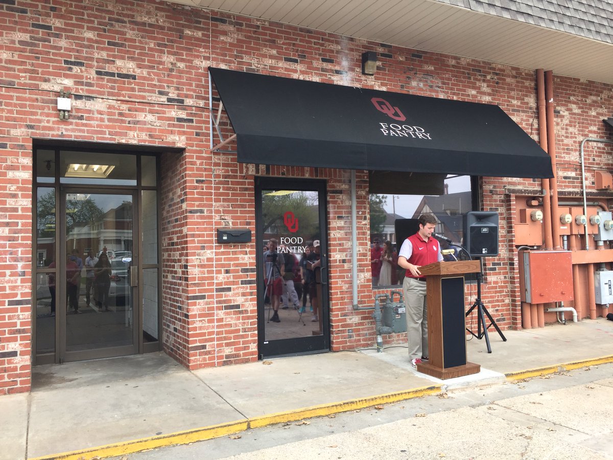 go2ou's tweet photo. "I don't want students to choose between buying books or food." - Matt Marks at the grand opening of OU's first food pantry! https://t.co/AvwdaEPkoa