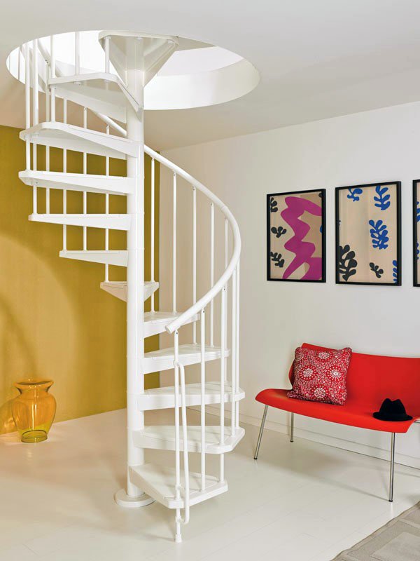 Sneller dan dit kan gewoon niet! Nu besteld, morgen in huis: deze witte spiltrapm voor binnen en buiten, diameter slechts 110 cm!