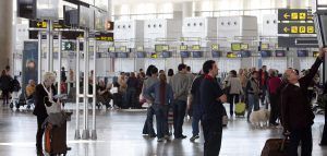 PrimeraCl's tweet photo. Estos son los requisitos para entrar en España como turista https://t.co/eRDMVrJh9j #Inmigración https://t.co/6Ia2NWYRR1