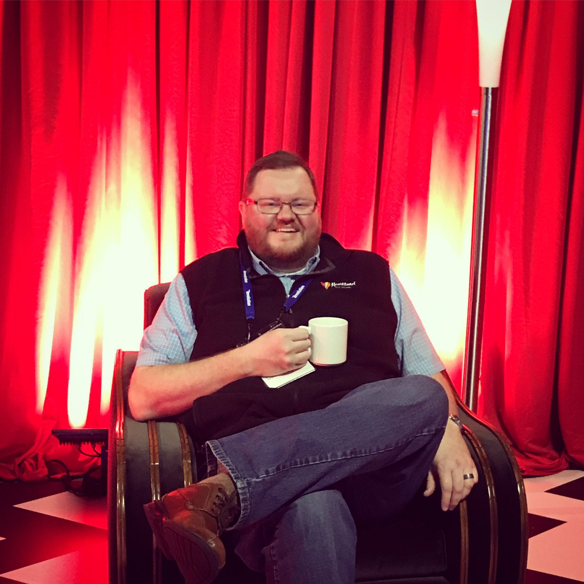 CurtisJolly's tweet photo. Just having a cup of coffee and waiting in the Red Room... #twinpeaks #showtime #directvrevolution #lifeatatt #heartlandstates https://t.co/pHMf7I9fY7