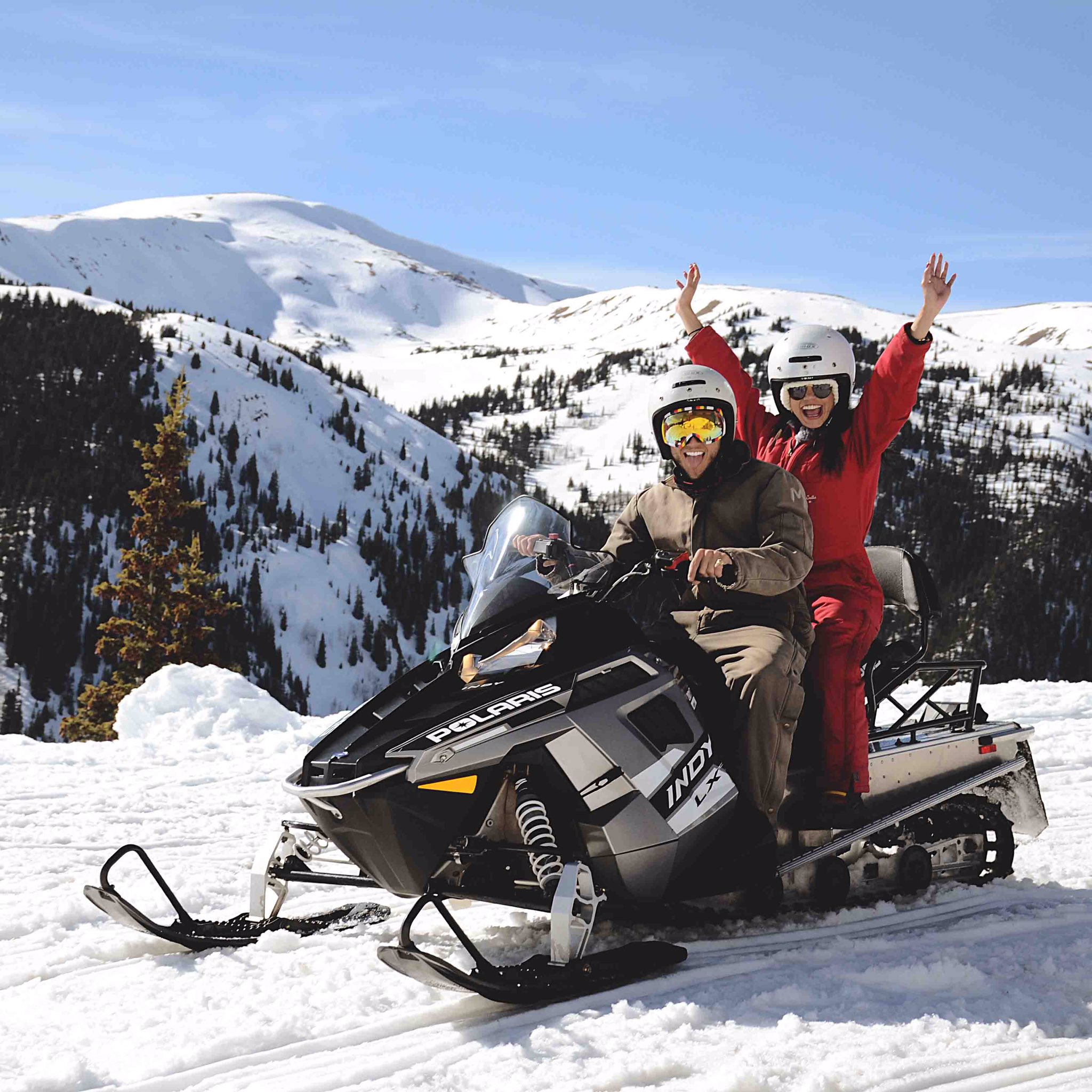 2 pic. #snowmobile in #vail #VailColorado #Colorado #VailMountains with amazing people ❤✈️🌎🗺 https://t