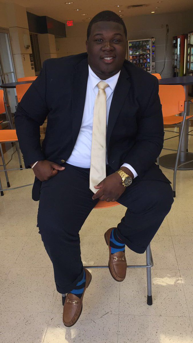 _dafatboy's tweet photo. We finally got a trend.... #BigGuyTwitter #BigMenTwitter 5'10 300lbs 🍟🍔 https://t.co/cFe1QRSVNb