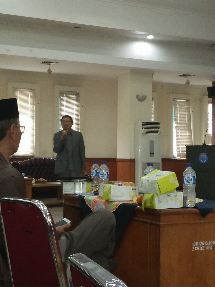 HMTI_PoltekSTMI's tweet photo. Materi terakhir yg dibawakan oleh DR.Ir.Drs.Hasan Sudrajat,M.M https://t.co/FTAfJisG36