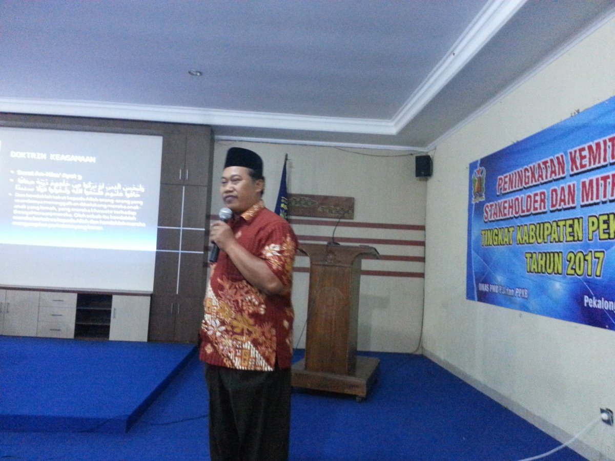 Ketua Koalisi Kependudukan Kab Pkl Dr. Mukhlisin, M.Ag menyampaikn materi "Inventarisasi Analisis Dampak Kependudukan"  <a href="/BKKBN_Jateng/">KEMENDUKBANGGA / BKKBN JAWA TENGAH</a>