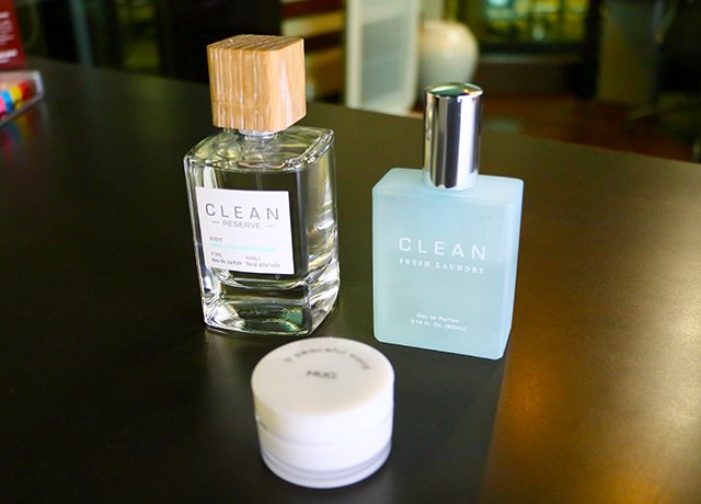 Twitter এ Tokyo Fm 80 0 Rt Korenanitfm ベスト3先生 1つ目は どんな人にも好かれるのはソーピィ系の香り オススメは クリーン リザーブ ウォームコットン オードパルファム クリーン フレッシュランドリー オードパルファム A Peaceful World Hug ハグ