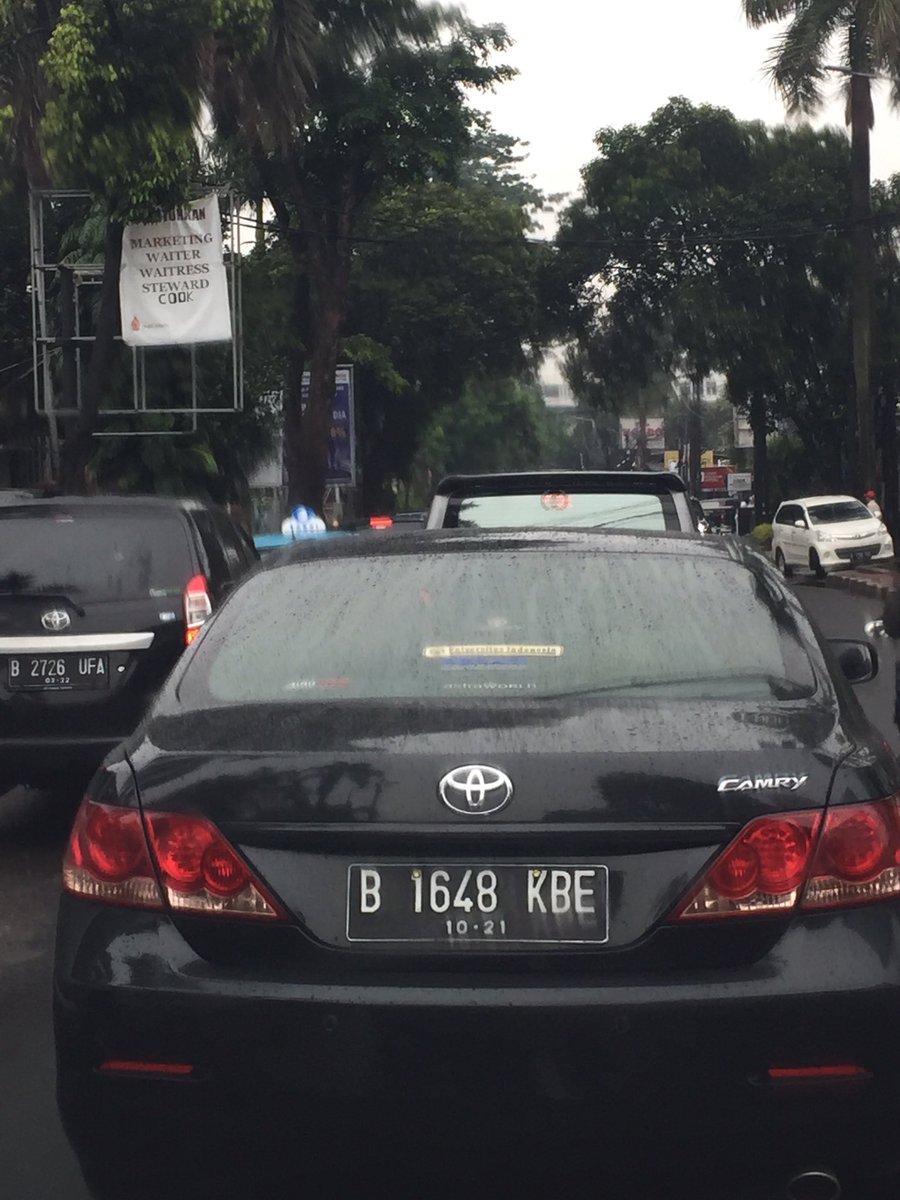 Ami_Angayu's tweet photo. Mobil bagus tapi ga taat lalu lintas. Harus dimusnahkan nih orng2 kyk gini https://t.co/ioTVgADx0a
