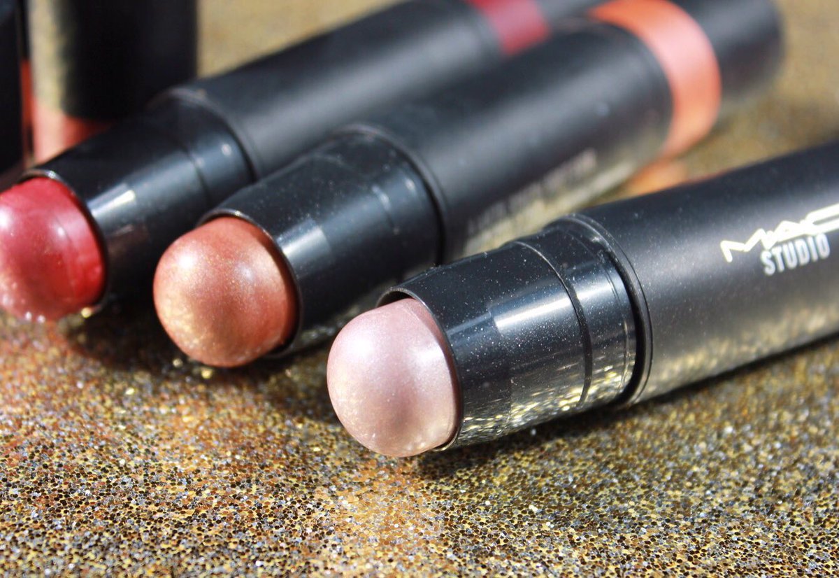 Get into this gorge <a href="/MACcosmetics/">M•A•C Cosmetics</a> Spring highlight and blush moment!