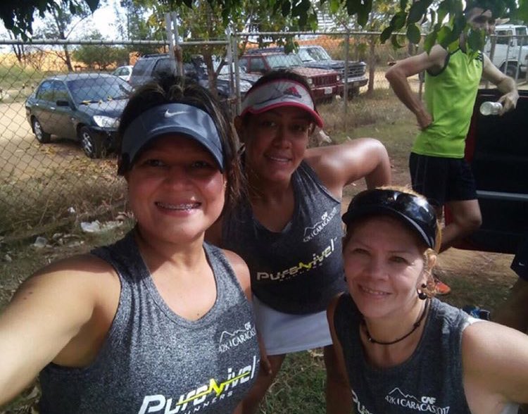 digitalrunner01's tweet photo. @puronivelrun listos para #MaratónCAF 2017 https://t.co/p67qb2rhJu