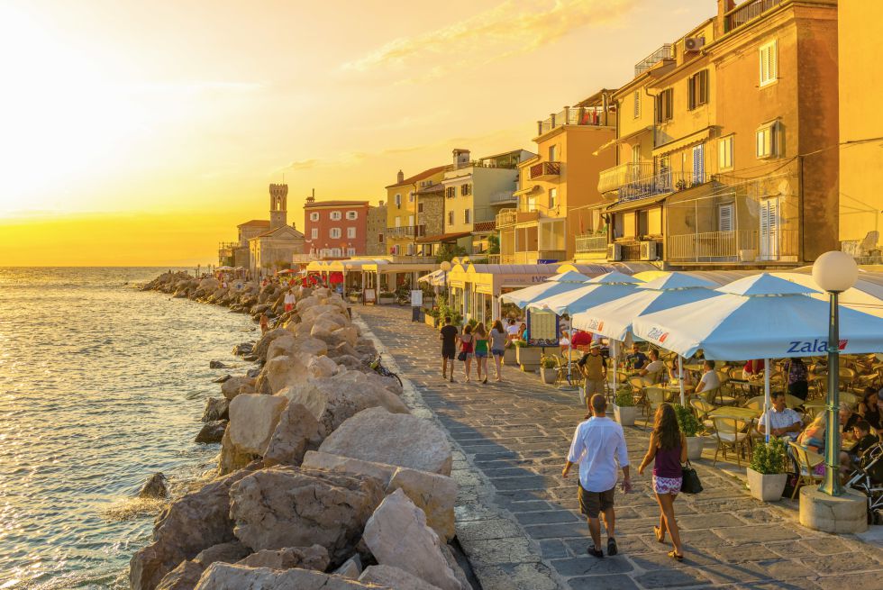viajes_sd's tweet photo. Las 15 ciudades más bellas del Adriático https://t.co/z9sQe8dLLt https://t.co/X7hmchAY5Z