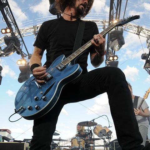guitarlifeUSA's tweet photo. Dave on Stage#davegrohl #nirvana #nirvanafanpage #nirvanafans #nirvanacover #fo…

Dave on Stage     #davegroh https://t.co/BXRwXAFsHS https://t.co/qQdCwVqB3g