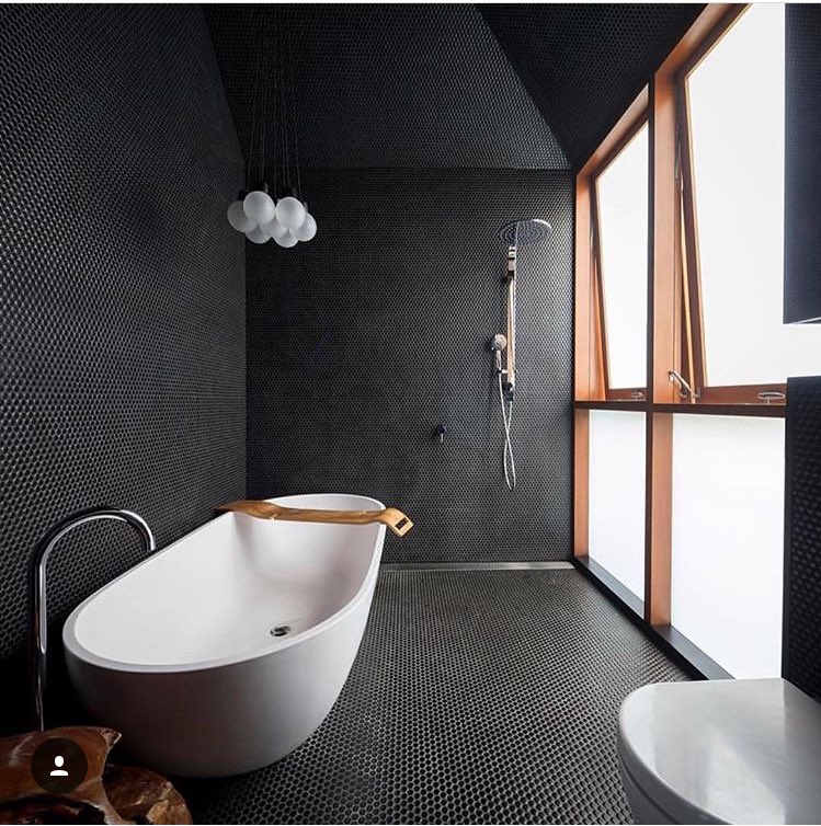 kristendecor's tweet photo. Bathroom goals 😅 #interiordesign #inspo #luxury #interiodecorating #bathroomgoals https://t.co/JikMVoCgqi
