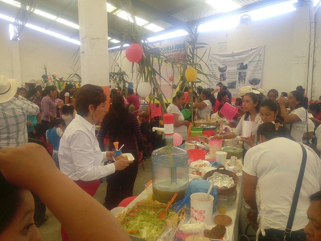 LUISADIAZRIVAS's tweet photo. #PESA_mx Principios del PESA en la FERIA SAN Yecapixtla: Trabajo centrado en la gente. @Mely_Romero @paulinaescobedo https://t.co/nfLPP6lYdb