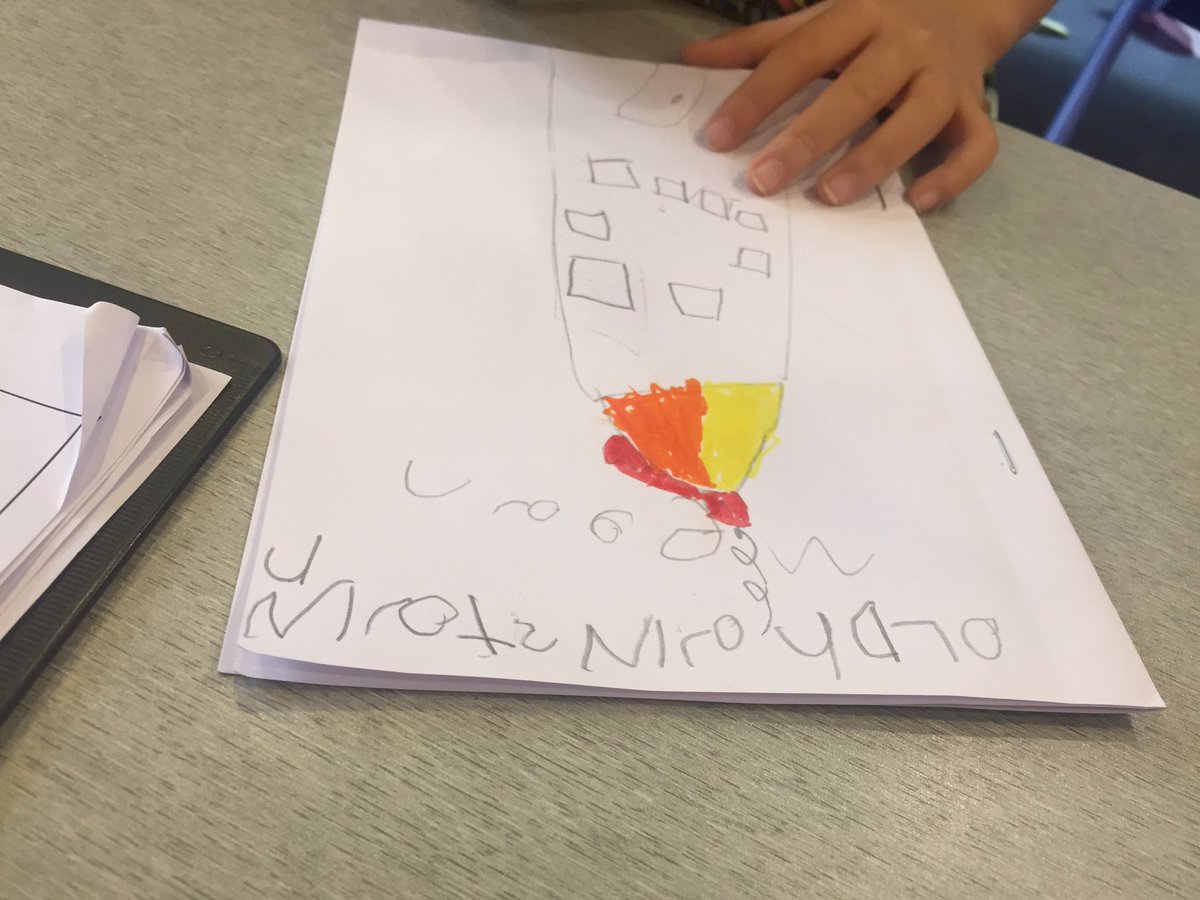 LindsayVargasB's tweet photo. Ms Lindsay canu help me write "Old House Tower". What sounds do u hear? #literacy #phonetic #rediness #choice #play #independence #sisrocks https://t.co/0saeMOqgk8