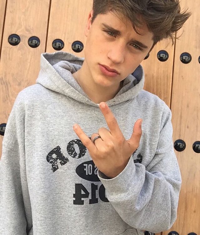 gregwtms's tweet photo. fool me three times fuck the peace sign ✌🏼 https://t.co/QwzbT78RF2