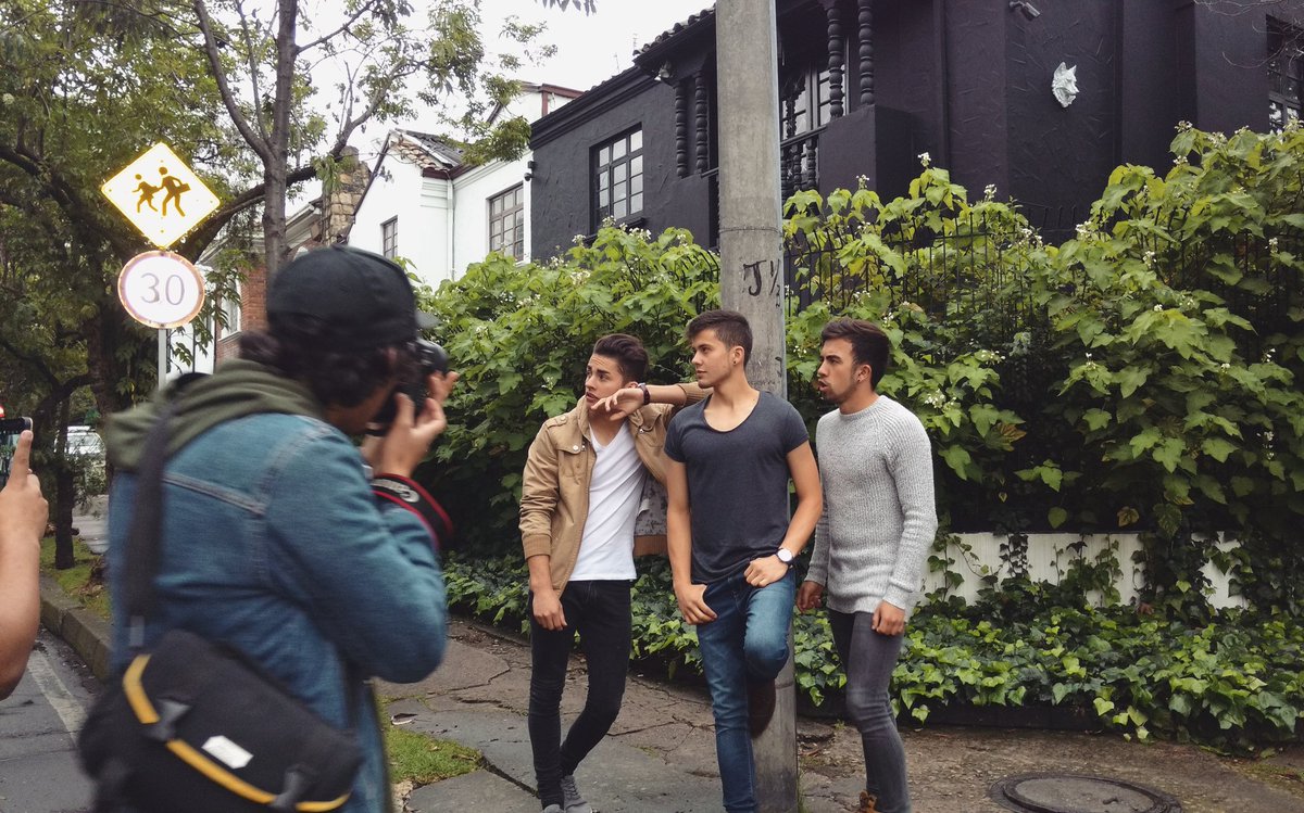 SinAusencia_'s tweet image. Preparando portada.....🎬
#SinAusencia #PicTime - #SAmoments