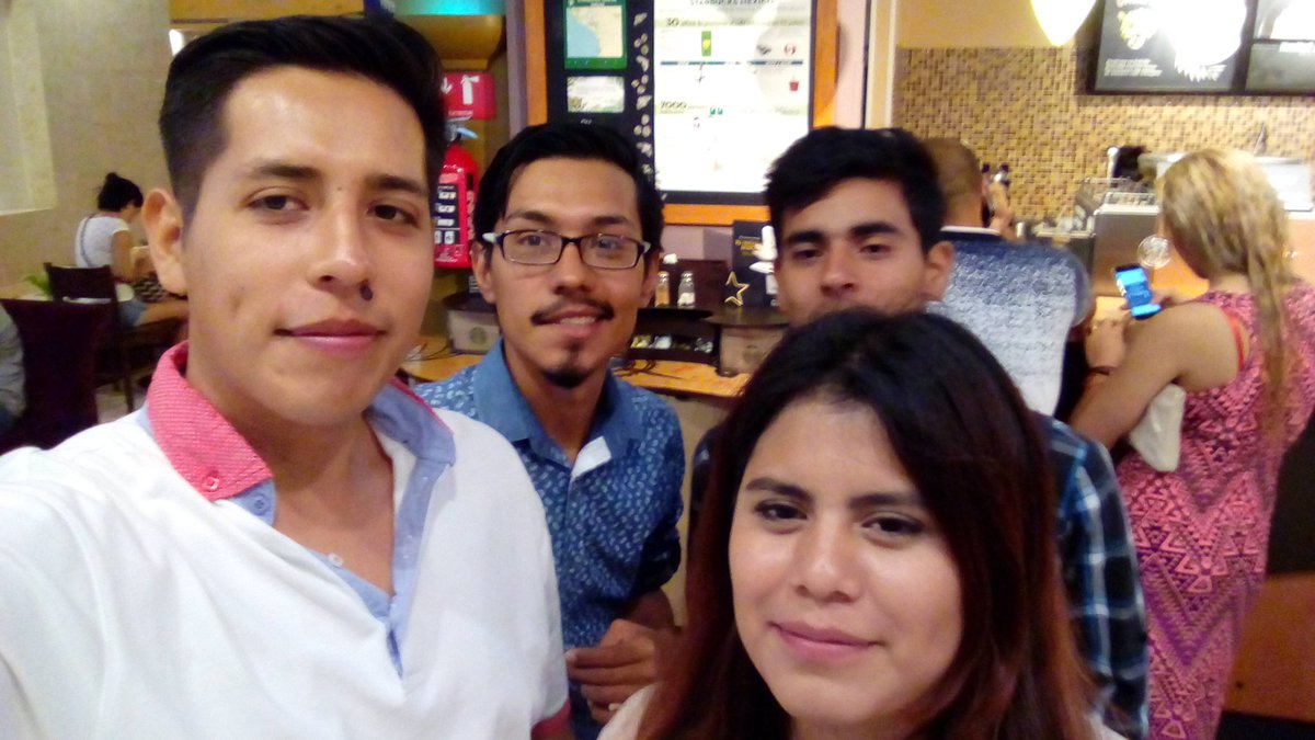 Frenny300's tweet photo. Ya estamos en Galerías Vallarta para presentación de @las_candelarias Los esperamos 8:00pm 💝🎊🎉 #Shorthfilm #filmmaketrs #TeamCandelarias https://t.co/XeTpucb3Dn
