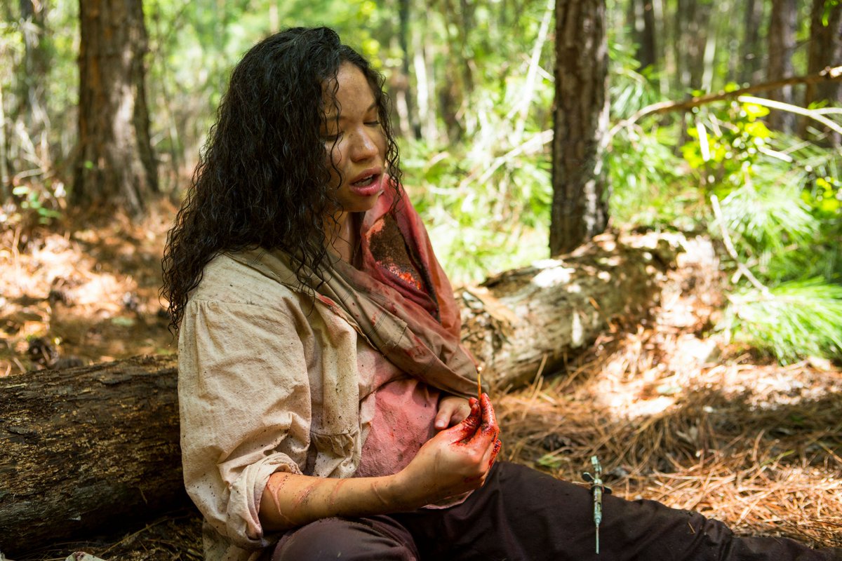 Dam! Rosalie just pulled a MacGyver to heal herself #UndergroundWGN
