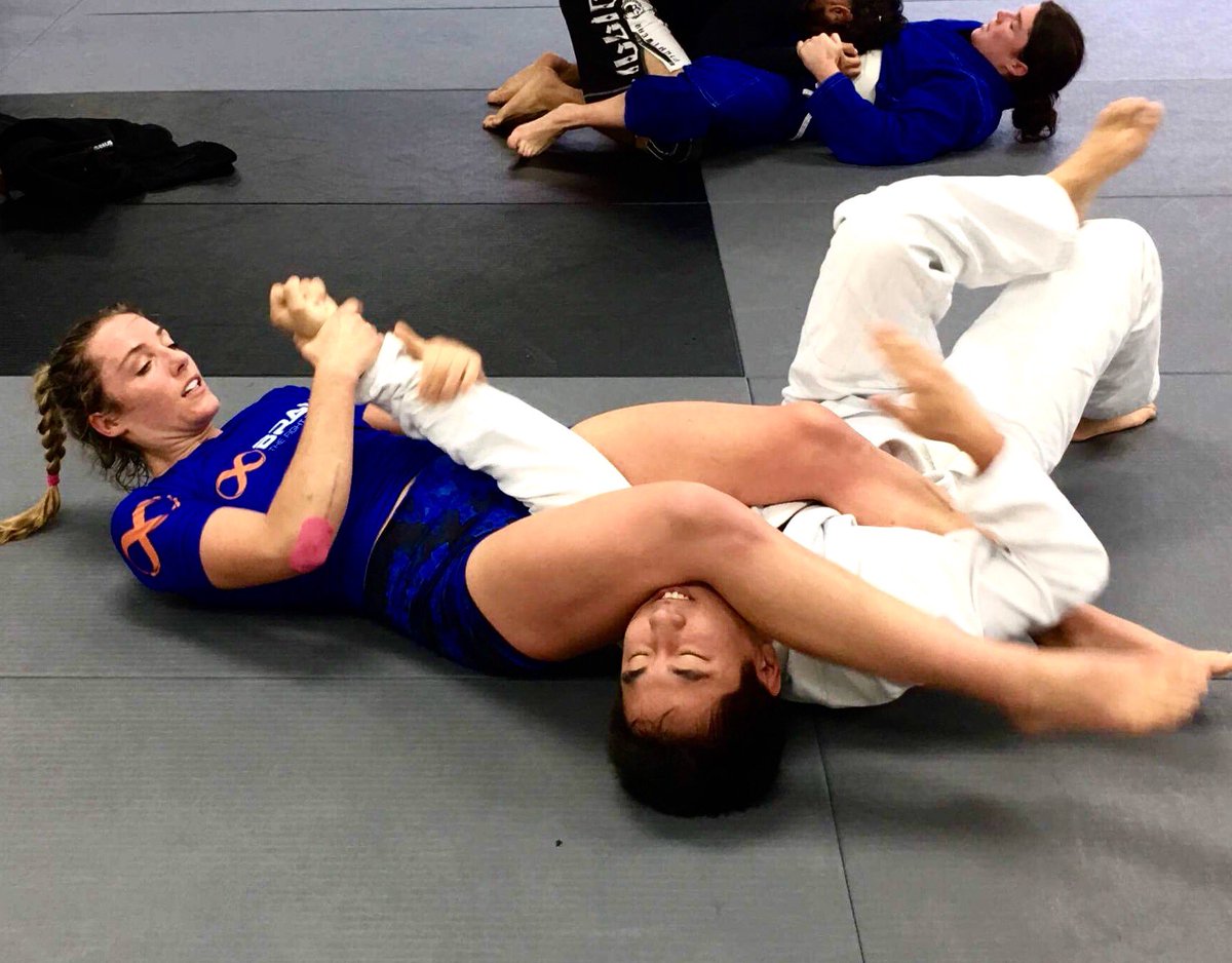 Rebeccaannanart's tweet photo. Competition training time!
#thefightneverends #BRAUS #brausfight #bjj #sorrisobjj #teambraus #ATTNZ #jiujitsu #BrazilianJiuJitsu https://t.co/4EJjWqxURP