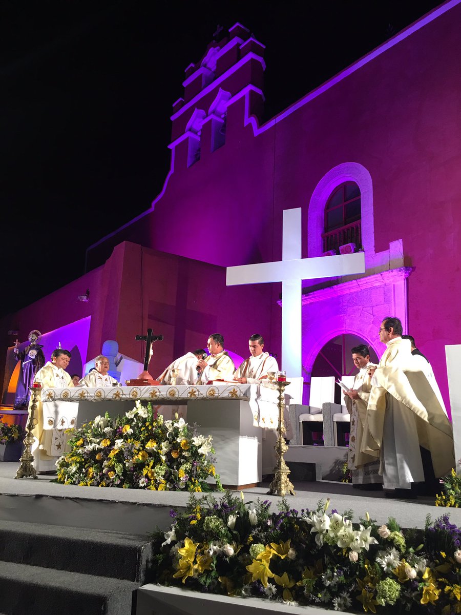 EriKernz's tweet photo. Asistí a la Misa oficiada por Señor @Fcoglez_obispo; en la historia hay que estar presente, no solo escribirla. https://t.co/NLKOltEYS4
