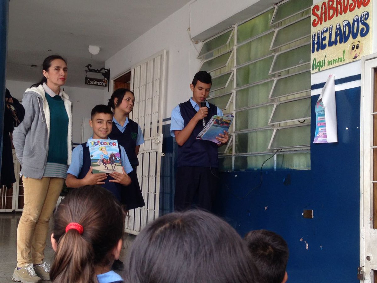 CRAPEPLAGRITA's tweet photo. Momento Civico alusivo a  Revista Tricolor en su Aniversario. Estudiantes Participan Protagonicamente como Voceros de esta Fecha Especial. https://t.co/d437isGNtG