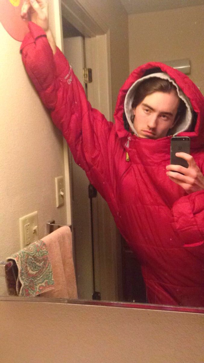 InternetVisitor's tweet photo. 150 RTs and I use this as my picture for my graduation announcements. https://t.co/qbBaNOtmpp