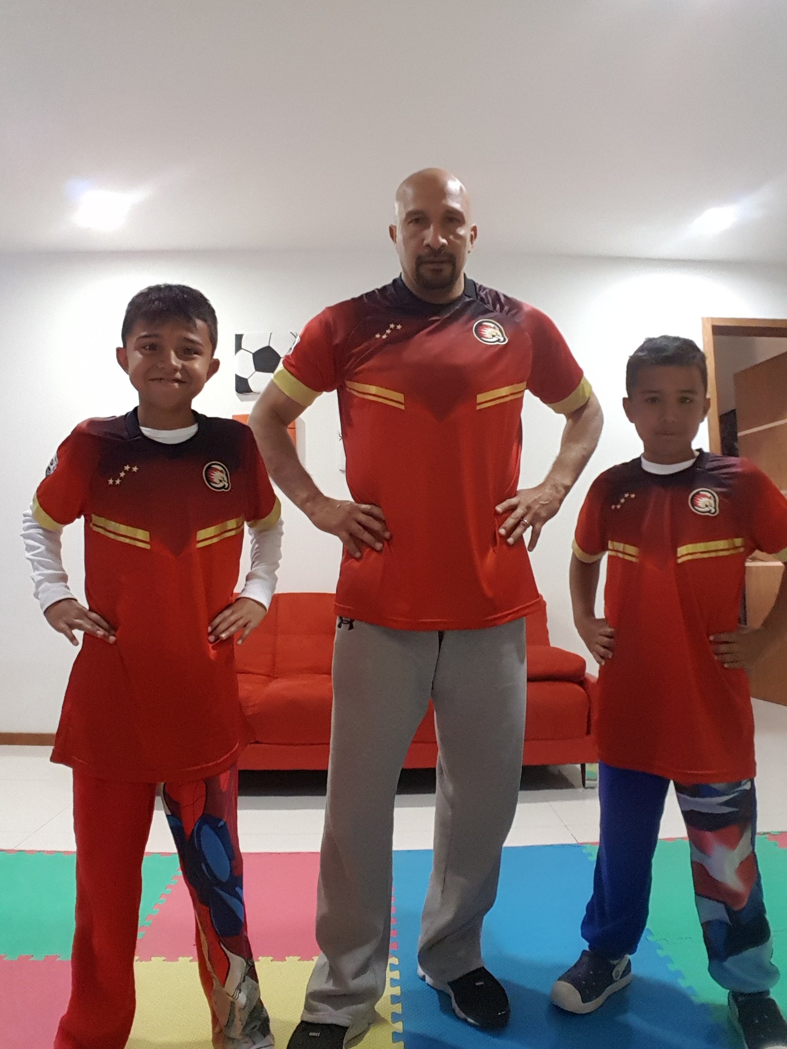 Luan Brum on X OTROS 3 ya son hinchas de los Halcones. Quien mas quiere vestir esta Remera Gracias Oscar Conejo21 por compartir la foto. Chicos https t tbDBIow0Oh X
