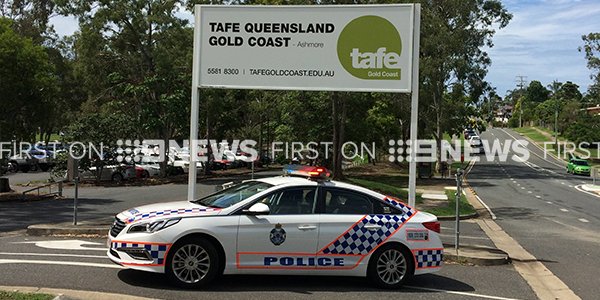 9NewsGoldCoast's tweet image. #BREAKING: The Ashmore TAFE is in lockdown, with police searching for a knife-wielding man. More details to come. #9News