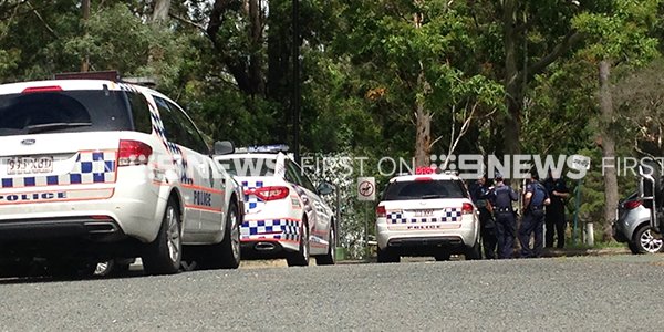 9NewsGoldCoast's tweet image. #BREAKING: The Ashmore TAFE is in lockdown, with police searching for a knife-wielding man. More details to come. #9News