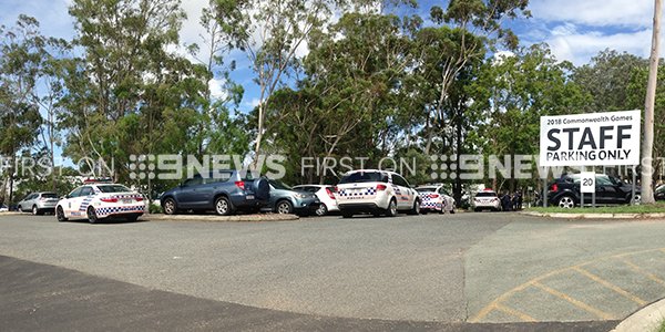 9NewsGoldCoast's tweet image. #BREAKING: The Ashmore TAFE is in lockdown, with police searching for a knife-wielding man. More details to come. #9News