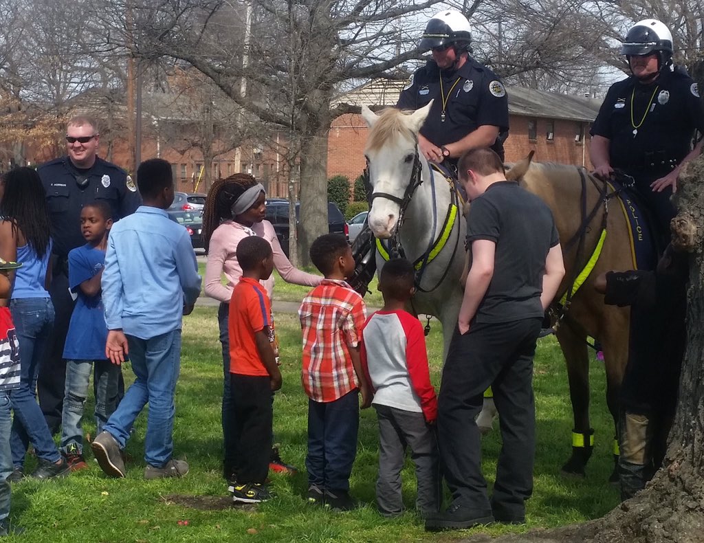 .<a href="/MNPDNashville/">Metro Nashville PD</a>'s horse patrols were a huge hit at the Sudekum Apartments Spring Fling! #Nashville #horsepatrols