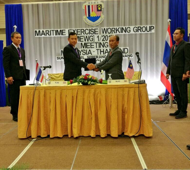 Mawilla_1's tweet photo. Maritime Exercise Working Group 1/2017 Meeting #MEWG #DiplomasiPertahanan @tldm_rasmi @mykamarul @MINDEFMalaysia https://t.co/37RgjHm8GC