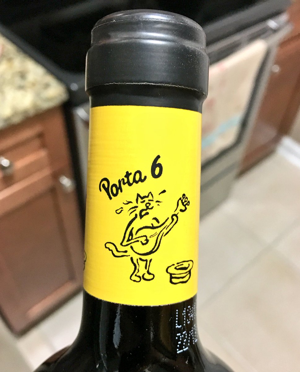 SashaEats's tweet photo. Trying a new sip on #WineWednesday π·π A soft, ripe, and fruity wine ππΌ
#WineLifeMatters π· #CuteLabel π» https://t.co/ugIWxGCpTv