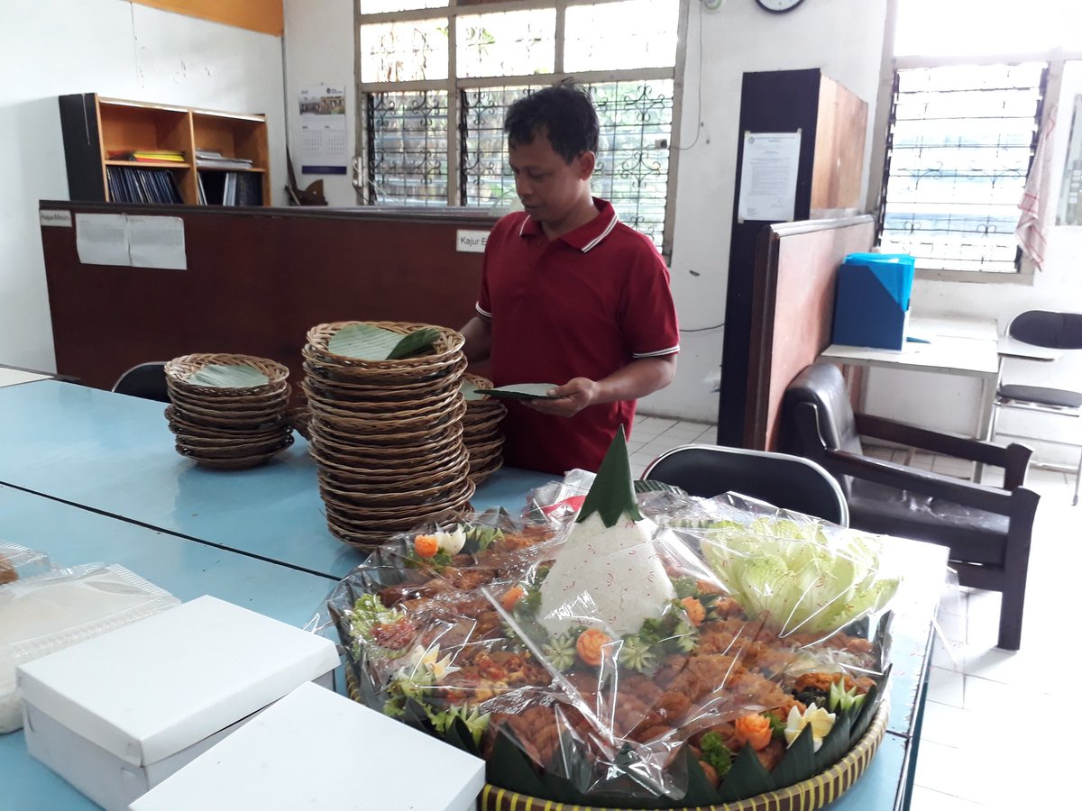 poltek_bk's tweet photo. Persiapan sertija di politeknik bunda kandung #PrayForLondon #politeknikbundakandung #poltekbk https://t.co/3rWNIA0gak