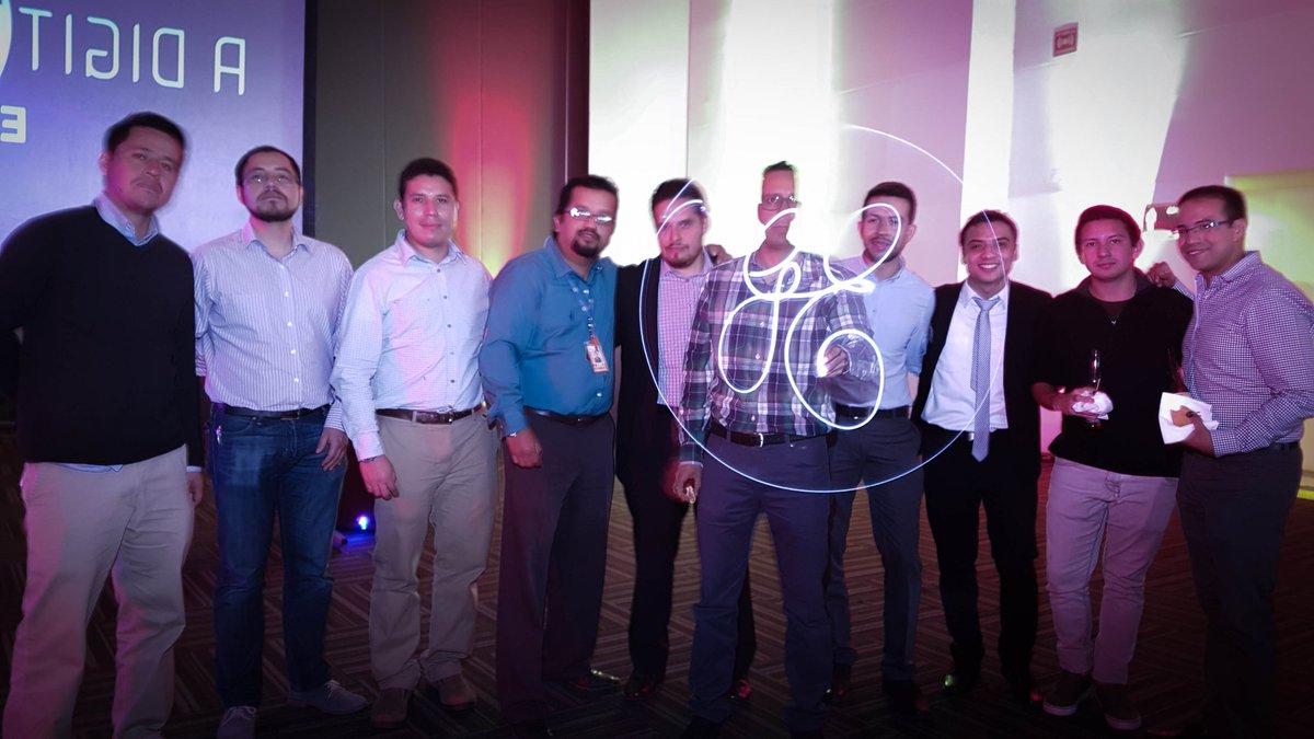 rene_graziano's tweet photo. #ERD2017 #GEIQ 
Engineering recognition day at GEIQ
Controls engineers
Long exposure, ligth painting 
Samsung S7Edge, ND filter and flash https://t.co/blhNLNKsGZ