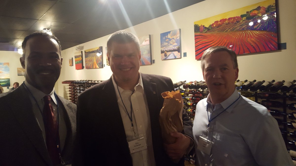 JasonLanceHall's tweet photo. I don't always sample wine but when I do it's with the alumni of @MichiganRoss. https://t.co/QI9Vsw8Qke