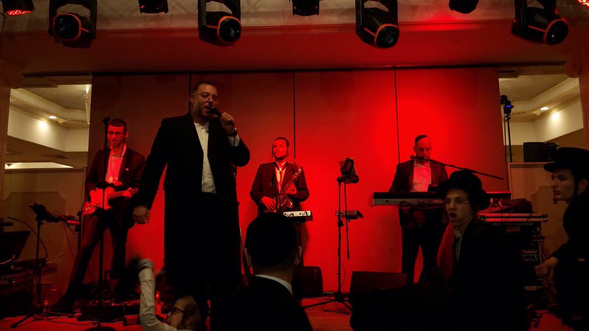 JewishMusicHook's tweet photo. Beautiful wedding tonight with the incredible @ShaulyWaldner as lead music by the @moshekestenbaum productions @MoishyGuitar @NewYorkBrass https://t.co/YfeAa2Lafs