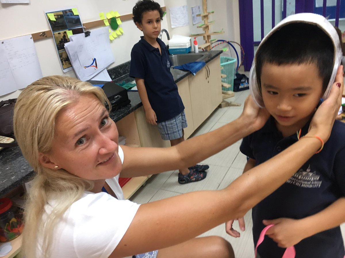 TamariskNZ's tweet photo. Let's get busy!! Parents and children creating together #designers #ishcmcIB #followthedesign #together #inventions #lotsofchat https://t.co/Q4zKB6VN7C