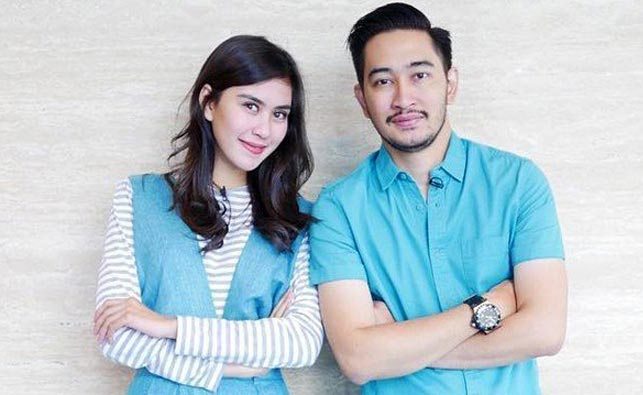 Swadeka_ID's tweet photo. Beri Kejutan Di Hari Pertunangan Nanti, Jeje Govinda Berikan Cincin Buat Syahnaz Sadiqah https://t.co/uFtFkJhAqe https://t.co/ulbyXSPtxj