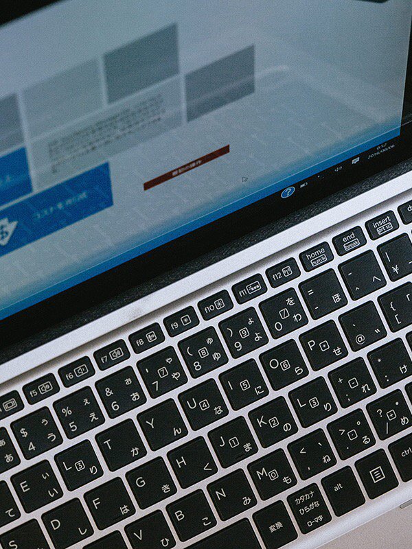 non996nn's tweet photo. [ノートパソコン]の[おかしな所を探せ!]が分からない…。誰かやってみて！ #よくみると変な画像 https://t.co/cpGerI6WQU https://t.co/cpGerI6WQU https://t.co/07HyXxpwo2