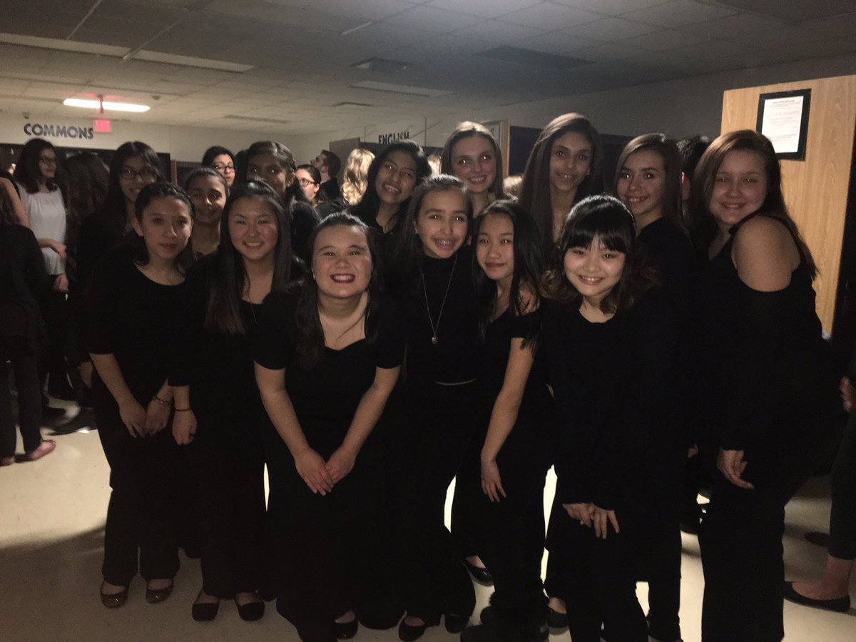 GFrank03's tweet photo. I'm so glad that I was able to perform with some of my students and watch them perform! @HolmesJHS @RMHSMUSTANGS #214edprep https://t.co/IWxORLq3bk