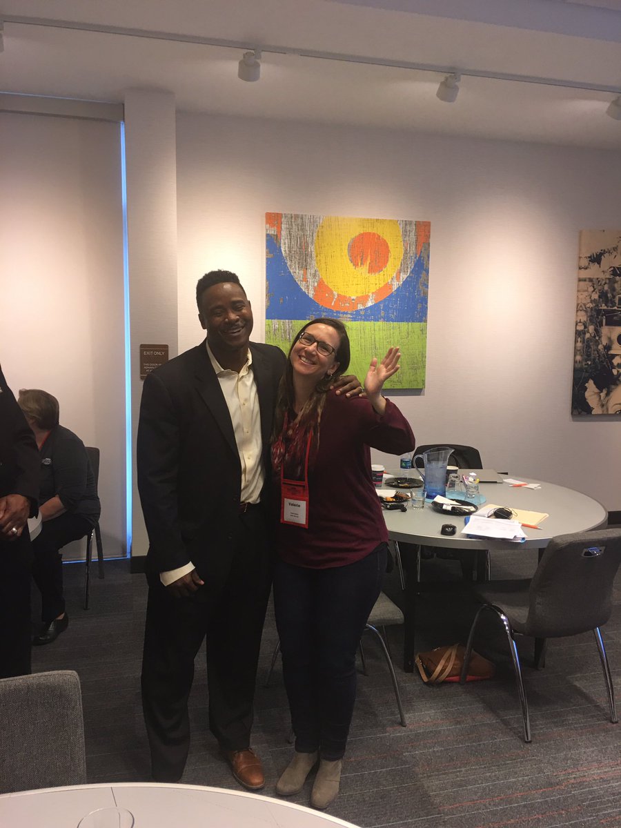 BelforMoving's tweet photo. Valerie w/ the sales keynote #KeynoteSpeaker #RayMcElroy #chicagobears #nationalvanlines #BelforMoving #moving #salesconference #cheesyphoto https://t.co/1s0L3915gD