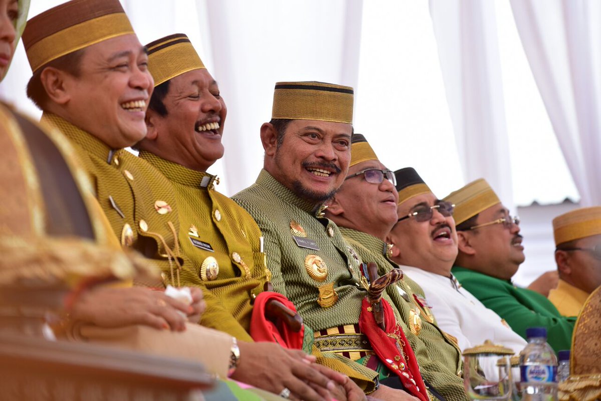 Tawa bahagia para pemimpin... jayalah Bumi Latemmamala....