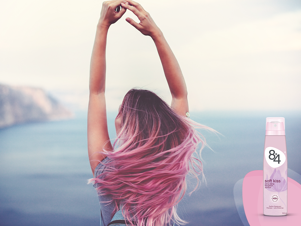 8x4 Soft Kiss’in romantik ve çekici kokusu, sana o yaz aşkını hatırlatabilir.